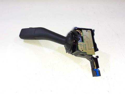 Foto 3ª: Mando Multifuncion Volkswagen Golf TRENDLINE BERLINA 90CV 66KW [BRU] (2004)