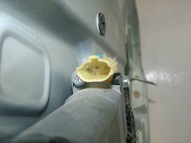 Foto 4ª: Elevalunas Eléctrico Delantero Derecho Kia Carens 2.0 CRDI 2006-2013 [D4EA] (2009)