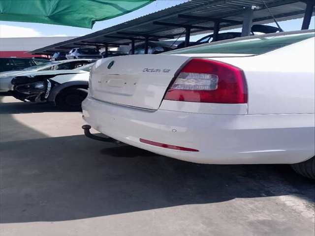 Foto 2ª: Paragolpes Trasero Skoda Octavia 1.6 TDI (2004)