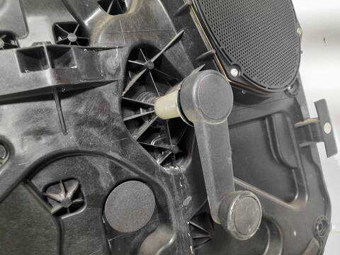 Foto 4ª: Elevalunas Manual Trasero Izquierdo Ford Fusion 1.6 TDCI CAT 90CV 66KW [HHJA] (2005)