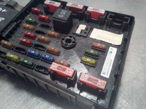 Foto 2ª: Caja Reles Fusibles Volkswagen Passat SPORTLINE BERLINA 140CV 103KW [BKP] (2009)