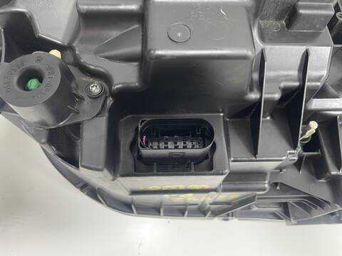 Foto 2ª: Faro Izquierdo Volvo XC 90 D4204T14 (2022)