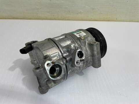 Foto 3ª: Compresor Aire Acondicionado Volkswagen Polo ADVANCE BLUEMOTION 90CV 66KW [CUSB] (2014)
