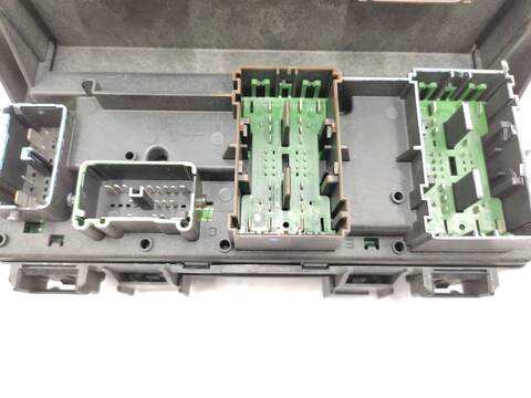 Foto 3ª: Caja Reles Fusibles Jeep Cherokee 2.8 CRD 4X4 177CV 130KW [51C] (2010)
