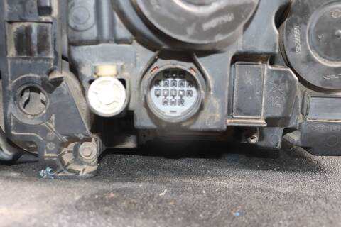 Foto 2ª: Faro Izquierdo Land Rover Discovery 306DT AUT. (2011)