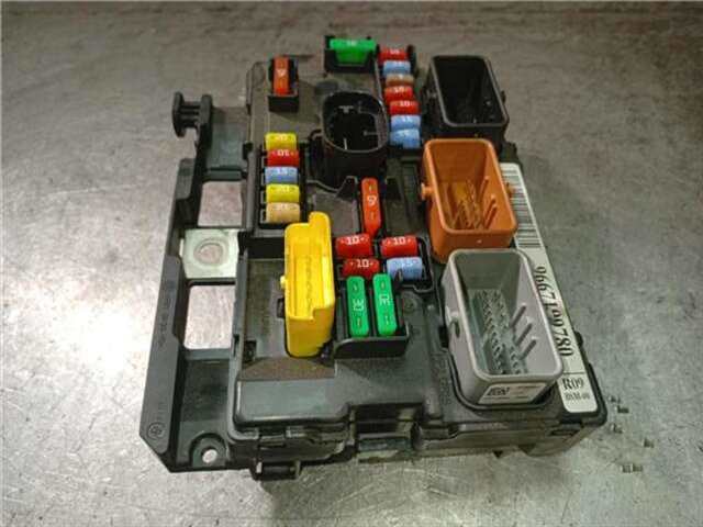 Foto 3ª: Caja Reles Fusibles Citroen C3 1.0 LIVE [1.0 LTR. - 50 KW VTI]