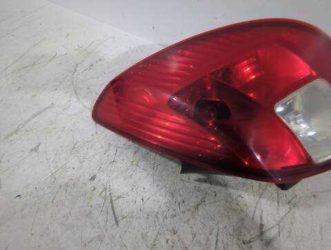 Foto 3ª: Piloto Trasero Derecho Opel Corsa 1.3 CDTI L08 L68) 75CV 55KW [A 13 DTC,Z 13 DTJ] (2014)