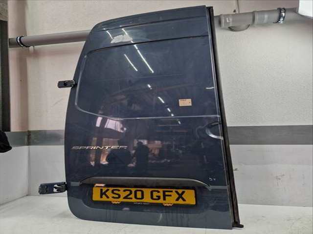 Puerta Trasera Izquierda Mercedes Sprinter 143 CV 105KW