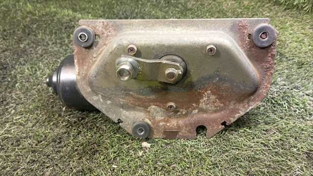 Foto 2ª: Motor Limpia Delantero Mitsubishi Pajero 2.6 G L042 CABRIO [4G54] (1984)