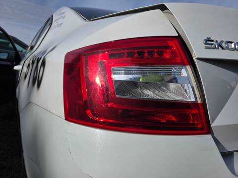 Piloto Trasero Izquierdo Skoda Octavia AMBITION 110CV 81KW