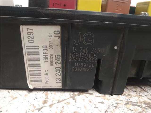 Foto 2ª: Caja Reles Fusibles Opel Vectra 1.9 SPORT [1.9 LTR. - 110 KW 16V CDTI CAT (Z 19 DTH - LRD)] [Z 19 DTH / LRD]