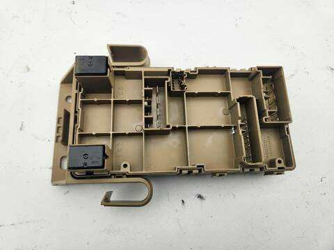 Foto 2ª: Caja Reles Fusibles Subaru Legacy LIMITED 150CV 110KW [OEE20] (2010)