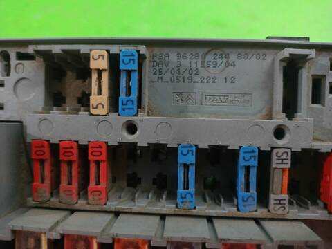 Foto 2ª: Caja Reles Fusibles Peugeot Partner 2.0 HDI CAT 90CV 66KW [RHYDW10TD] (2002)