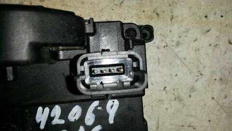 Foto 3ª: Cerradura Puerta Trasera Derecha Renault Clio EXCEPTION 86CV 63KW [K9K766] (2005)