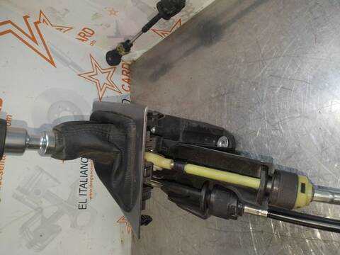 Foto 3ª: Palanca de Cambio Ford Focus BUSINESS 116CV 85KW [T1DA] (2014)