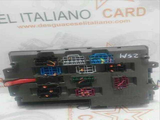 Foto 2ª: Caja Reles Fusibles Bmw Serie 1 114 120D BERLINA 177CV 130KW [N47D20A] (2008)