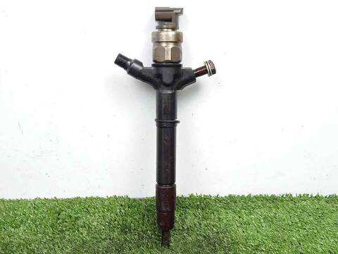 Foto 1ª: Inyectores Toyota Avensis 2.2 D-4D CAT BERLINA 150CV 110KW [2AD-FTV] (2006)