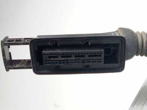 Foto 3ª: Puerta Delantera Derecha Land Rover Discovery 2.0 SD4 4X4 241CV 177KW [204DTA(AJ20D4)] (2018)