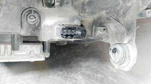 Foto 3ª: Faro Derecho Mercedes Clase ML 320 3.0 CDI W164) 224CV 165KW 164.122) [OM642940] (2005)