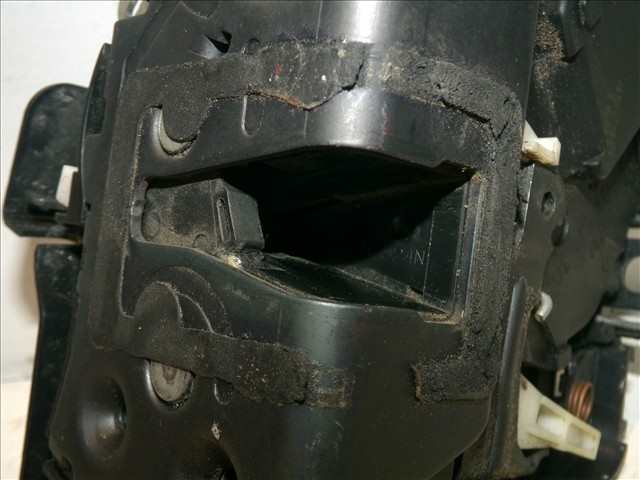 Foto 2ª: Cerradura Puerta Delantera Derecha Ford Focus 1.6 G 2004-2008 [HWDA] (2005)