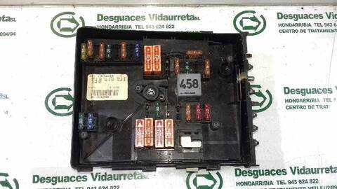 Foto 1ª: Caja Reles Fusibles Volkswagen Jetta ADVANCE 105CV 77KW [BKC] (2005)