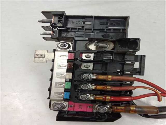 Caja Reles Fusibles Mercedes Clase A 140 A 200 CDI - D 176.008) 136CV 100KW