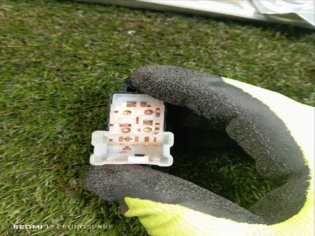 Foto 3ª: Botonera Elevalunas Nissan Navara 2.3 TD D23 [YS23] (2018)