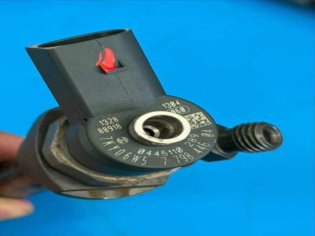 Foto 2ª: Inyectores Bmw Serie 3 318 2.0 D 143 CV 105KW [N47D20C] (2008)