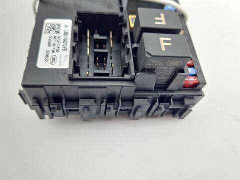 Foto 3ª: Caja Reles Fusibles Land Rover Defender D250 MHEV 4X4 249CV 183KW [DT306] (2022)