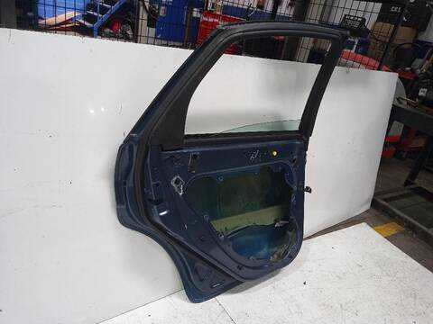 Foto 2ª: Puerta Trasera Izquierda Ford Focus TREND 101CV [HWDA] (2004)