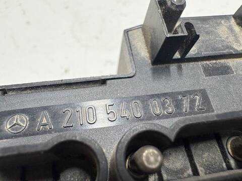 Foto 2ª: Caja Reles Fusibles Mercedes Clase E 180 FAMILIAR