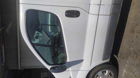 Foto 3ª: Puerta Delantera Izquierda Renault Trafic 6 - PLAZAS ACRISTALADO PARCIAL COMBI CORTO 90CV 66KW [M9R780] (2010)