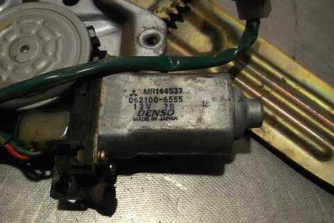 Foto 3ª: Elevalunas Manual Trasero Izquierdo Mitsubishi L200 2.5 TD 99CV 73KW [D 4D56] (2000)