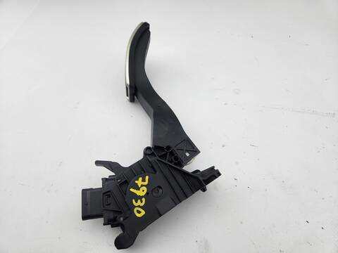 Foto 3ª: Pedal Acelerador Volkswagen Golf STYLE 115CV [DXDE] (2024)