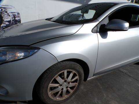 Foto 1ª: Aleta Delantera Izquierda Renault Megane K4M858 III COUPE (2010)