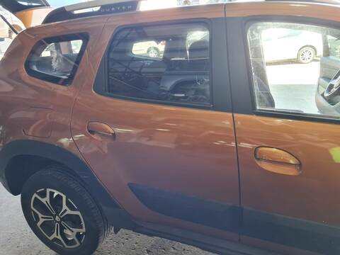 Foto 3ª: Puerta Trasera Derecha Dacia Duster PRESTIGE 4WD 116CV 85KW [K9K U8] (2018)