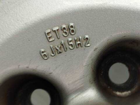 Foto 3ª: LLanta Chapa Volkswagen Golf 2.0 BERLINA 115CV 85KW [2E] (1994)