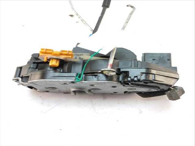 Foto 3ª: Cerradura Puerta Delantera Izquierda Opel Astra 1.6 CDTI 68) (2009)