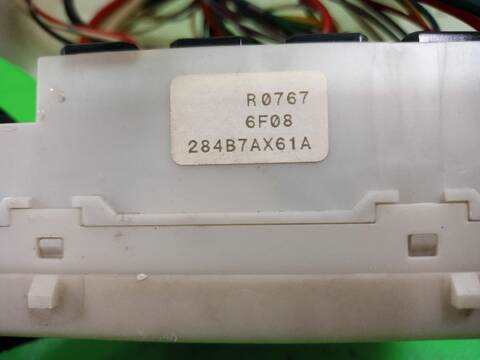 Foto 3ª: Caja Reles Fusibles Nissan Micra 1.2 CAT 80CV [CR12DE] (2002)