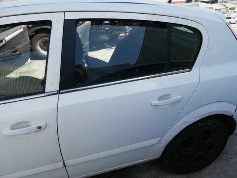 Puerta Trasera Izquierda Opel Astra Z17DTH BERLINA