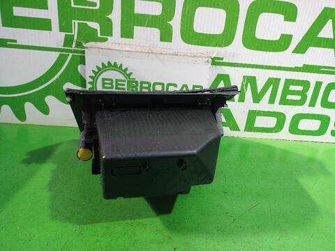 Foto 2ª: Guantera Peugeot 2008 ALLURE 110CV (2013)