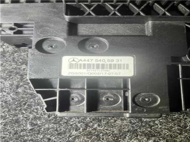 Foto 3ª: Caja Reles Fusibles Mercedes Vito 109/111 CDI WORKER COMPACTA CDI CAT 114CV 84KW FURGON [R9M 503] (2018)