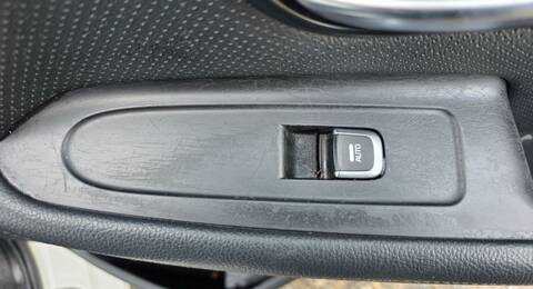 Botonera Elevalunas Kia Carens DRIVE 116CV 85KW