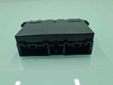 Foto 3ª: Caja Reles Fusibles Lexus IS 220D 177CV 130KW (2008)