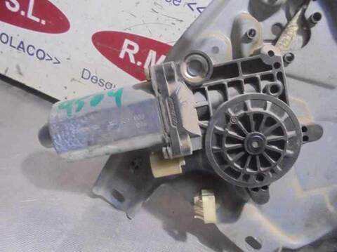 Foto 3ª: Elevalunas Manual Trasero Derecho Renault Laguna 1.9 DCI RT 107CV 79KW [F9Q B7] (2000)