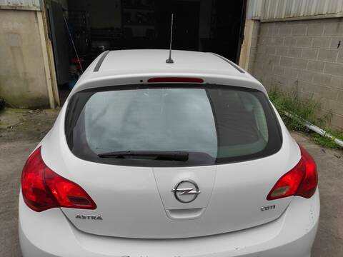 Foto 2ª: Portón Opel Astra A17DTS BERLINA (2014)