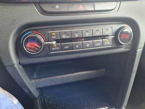 Foto 3ª: Mando Climatizador Kia Xceed DRIVE 160CV 118KW [G4LK] (2022)