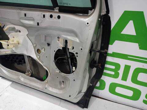 Foto 3ª: Puerta Delantera Izquierda Citroen C4 1.6 16V HDI BERLINA 90CV 66KW [9HXDV6ATED4] (2005)