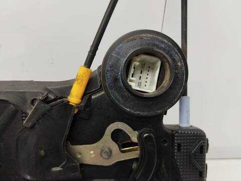 Foto 3ª: Cerradura Puerta Trasera Izquierda Toyota Corolla 2.0 TD CAT 116CV 85KW [D 1CD-FTV] (2005)