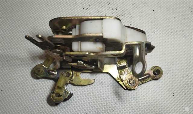 Foto 3ª: Cerradura Puerta Trasera Derecha Nissan Patrol 3.3 D SD33 (1987)